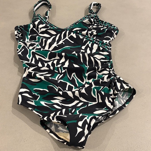 Miraclesuit Sanibel One Piece in Palma Verde - Picture 4 of 7